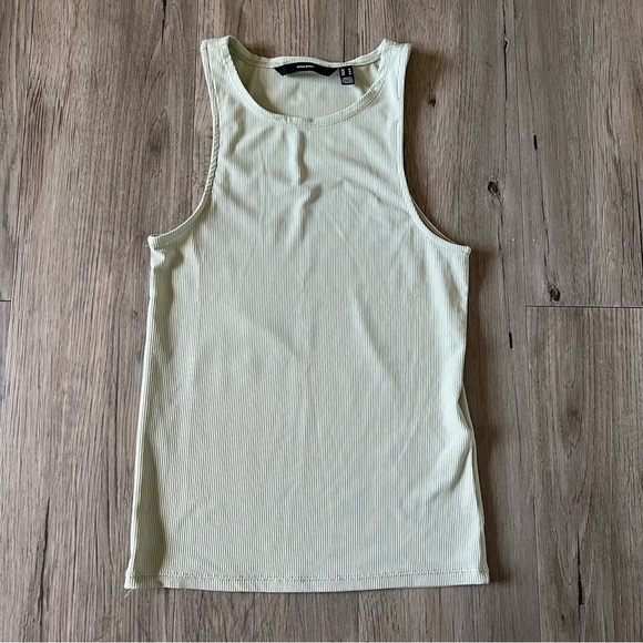 Vero Moda Green Casual Tank Top - Picture 1 of 2